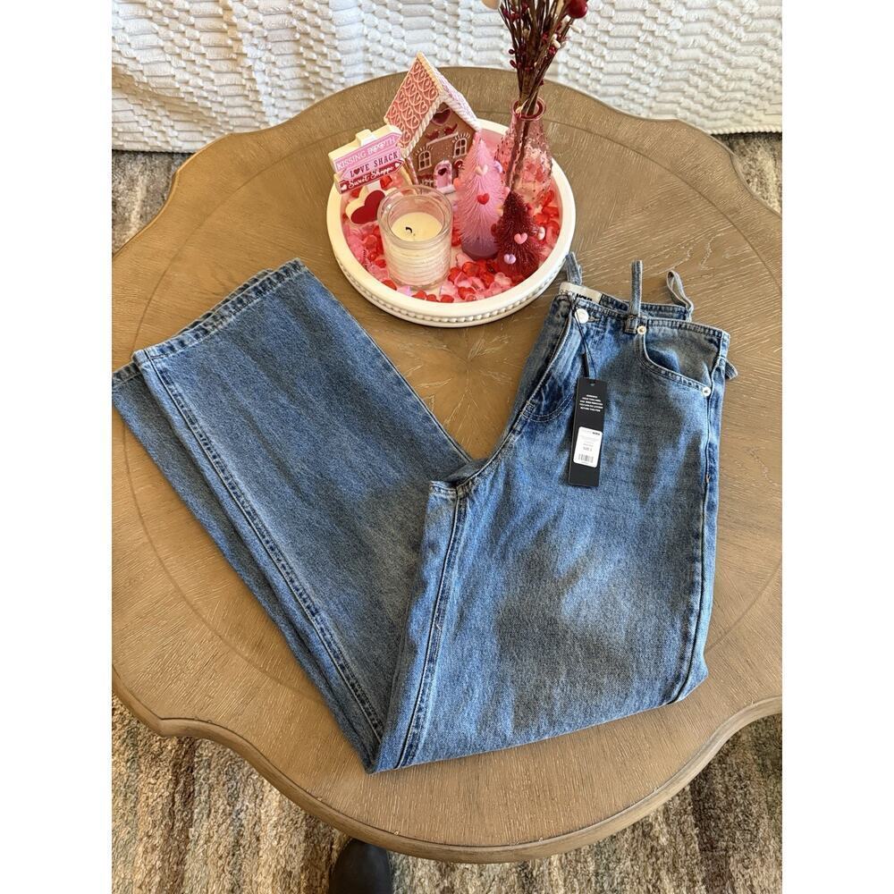 Fashion Nova Belted Straight Leg Jeans Size 3 NWT